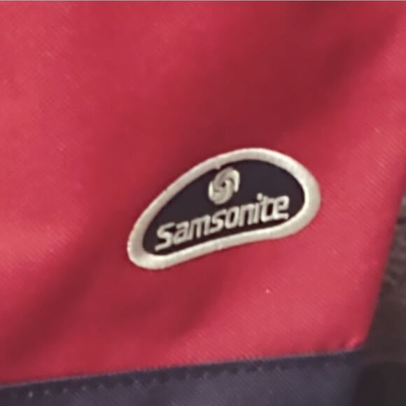 NWOT Samsonite Red Navy Blue Duffle Overnight Bag - Picture 6 of 8